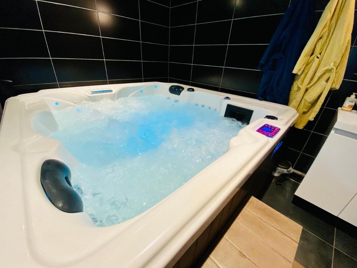 Escapade Romantique - Jacuzzi Et Parking Prive - 002 Apartment Rouen Luaran gambar