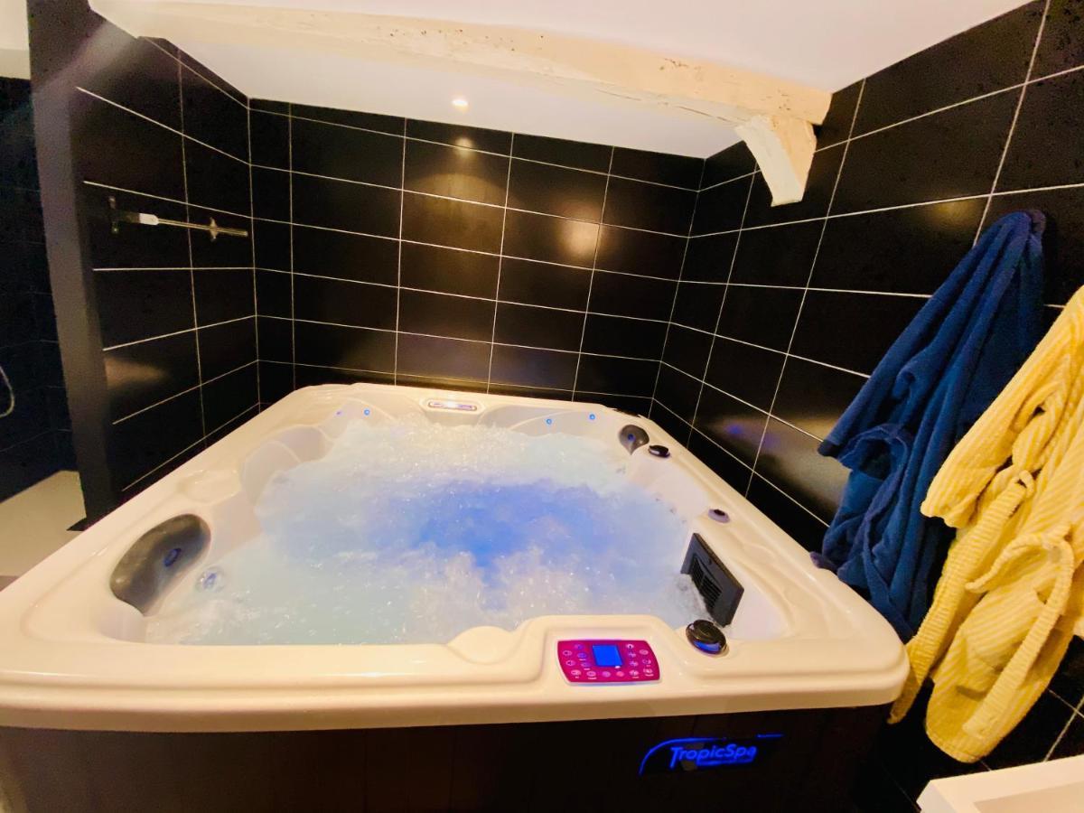 Escapade Romantique - Jacuzzi Et Parking Prive - 002 Apartment Rouen Luaran gambar